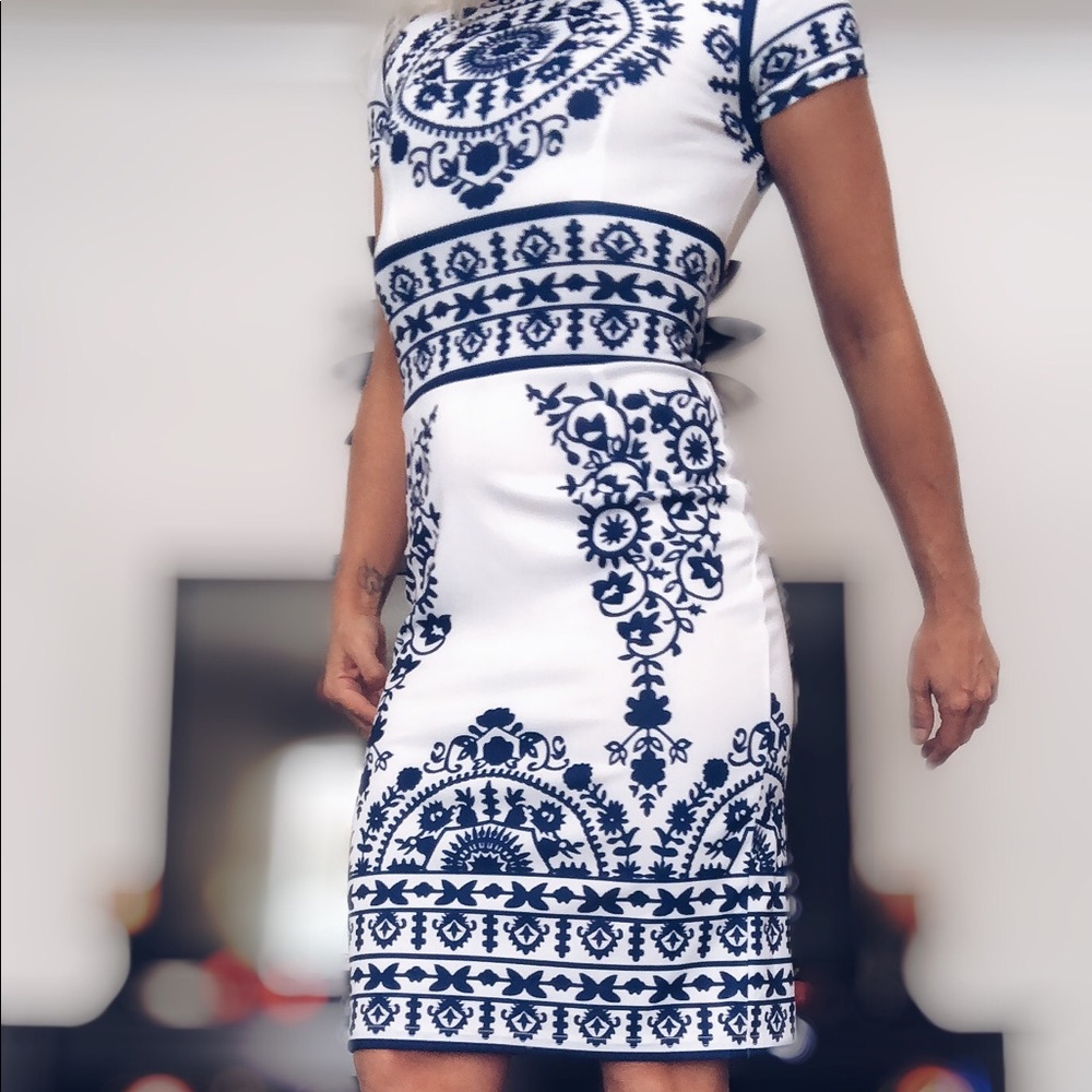 ✨SUPER CLASSY BLUE AND WHITE DRESS